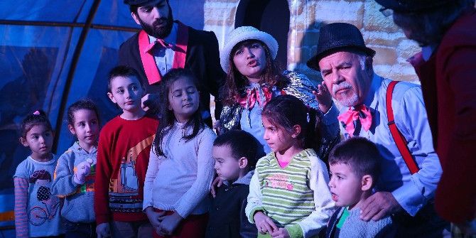 Çadır Tiyatrosu Buca’da Çocukları Eğlendiriyor