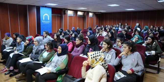 "Bilgili, Çalışkan Ve Erdemli Gençlik" Seminerleri İle Gençler Öğreniyor