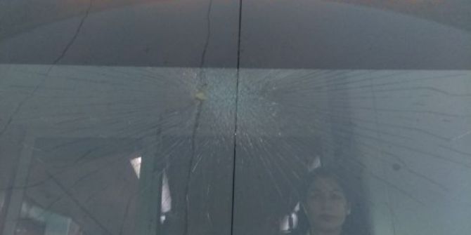 Tramvaya Atılan Taşlı Kartopu Seferlerin Aksamasına Yol Açtı