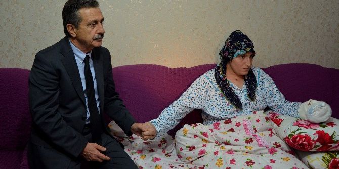 10 Yerinden Bıçakladığı Kadının Ölmesini Bekledi