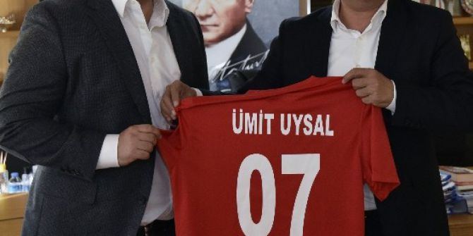 Antalyaspor Başkanı Öztürk, Başkan Uysal’ı Ziyaret Etti