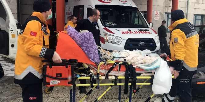Karda Mahsur Kalan Hastanın Yardımına Paletli Ambulans Yetişti