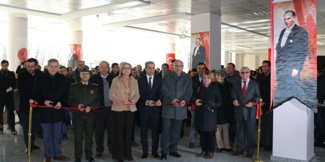 Neü Merkez Kütüphane Binası Hizmete Açıldı