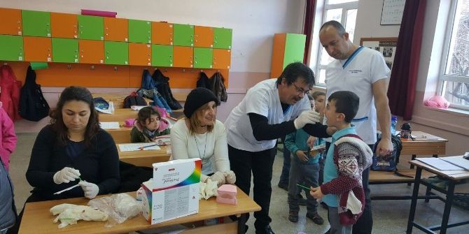 Hisarcık’ta 404 Öğrenciye Diş Fırçası Ve Diş Macunu