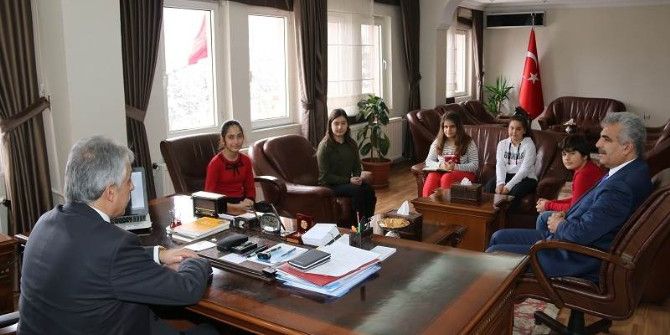 Öğrenciler Vali Toprak İle Röportaj Yaptı