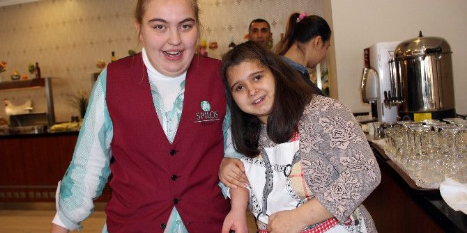 Özel Çocuklar Kendilerini Çok Daha Özel Hissedecek