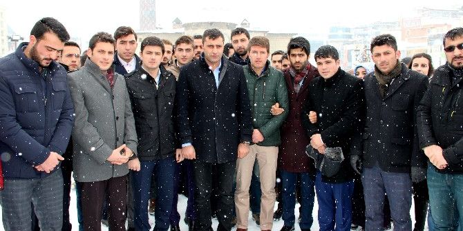 Ak Parti Erzurum Gençlik Kollarından Halep Katliamına Tepki