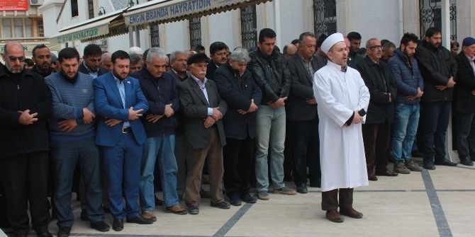 Halep’te Hayatını Kaybedenler İçin Gıyabi Cenaze Namazı Kılındı