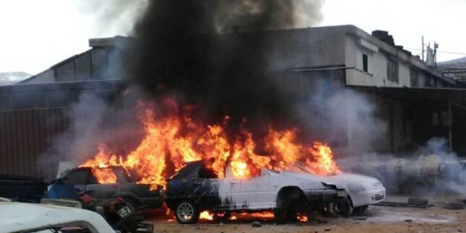 Isınmak İçin Yaktıkları Ateş 2 Aracı Kullanılamaz Hale Getirdi