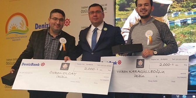 Fotoğraf Sanatçısı Olcay Ödülünü Aldı