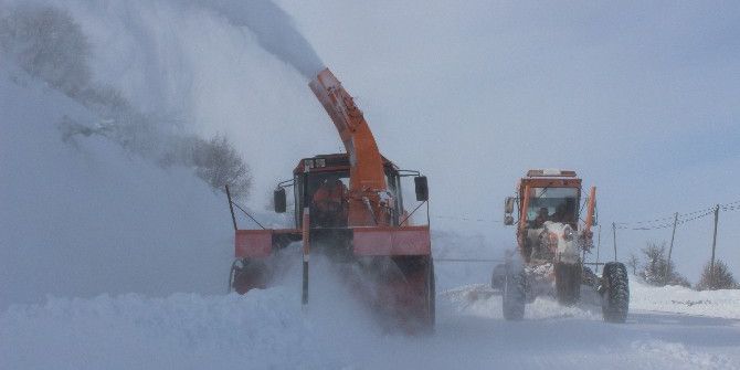 Elazığ’da Kapalı 400 Köy Yolundan 82’si Açıldı