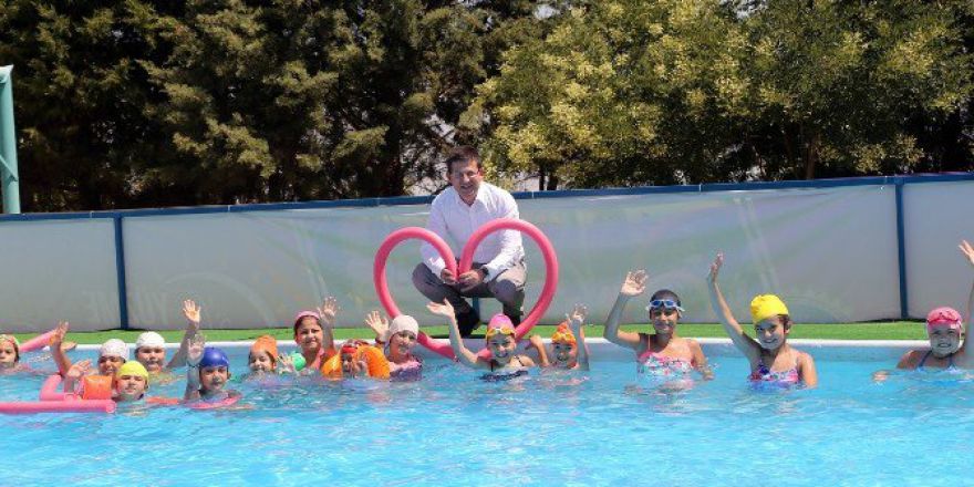 Başkan Subaşıoğlu Havuzlarda Çocuklarla Bir Araya Geldi