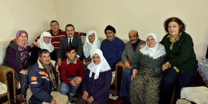 Başkan Ataç 93 Yaşındaki Feride Teyzeyi Ziyaret Etti