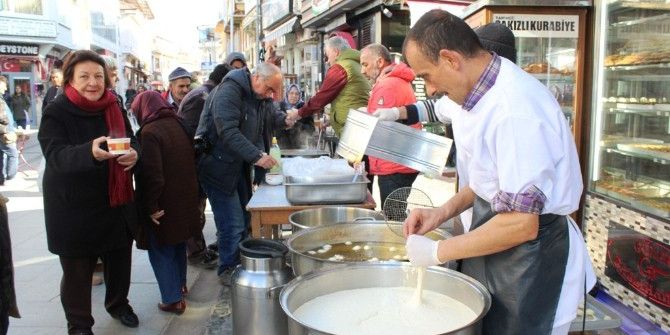 Şehit Polisler İçin Ayvalıklı Esnaftan Hayır