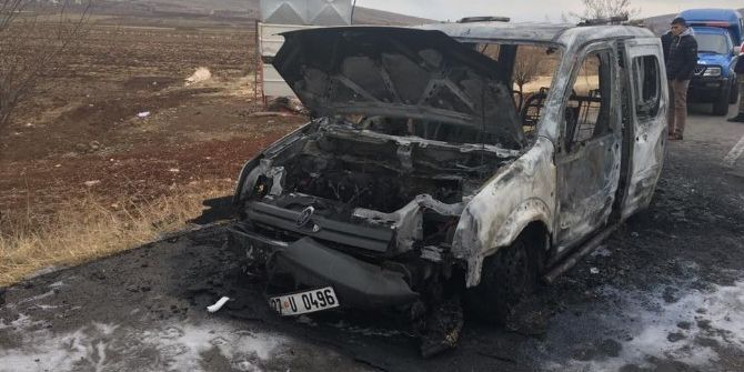 Seyir Halindeki Araç Alev Aldı