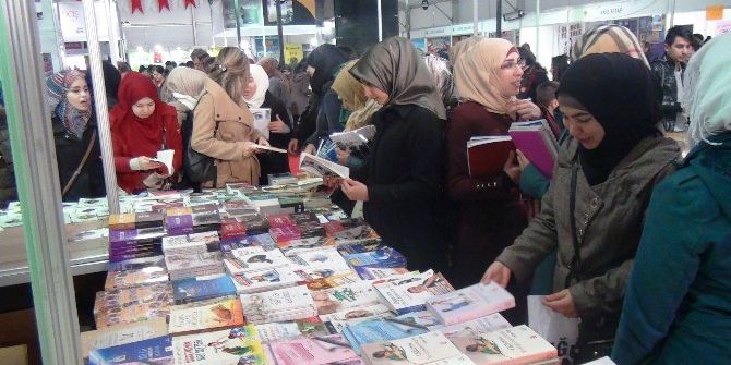 Suriyeli Öğrenciler Kitap Fuarını Gezdi