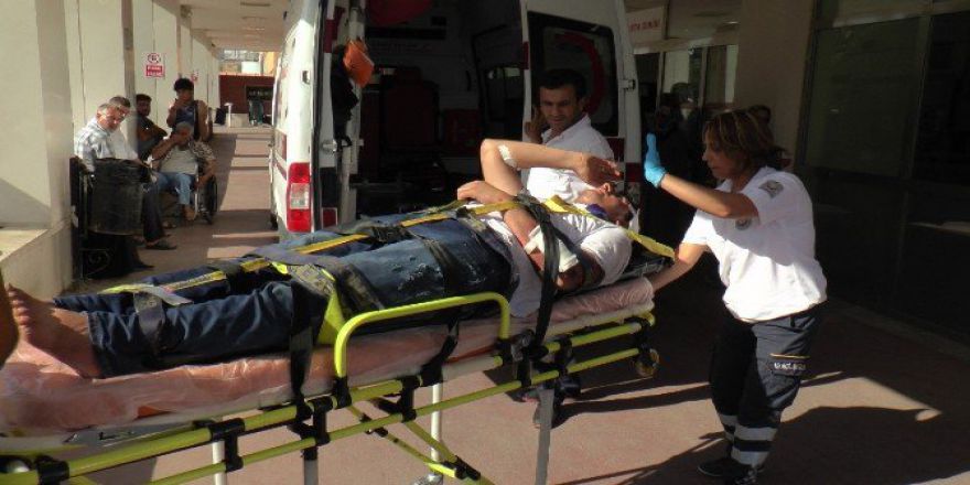 Otomobil Motosiklete Çarptı: 1 Yaralı