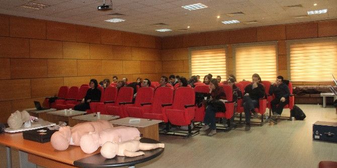 Pratisyen Hekimlere “Acil Servis’e Başvuran Olgular Ve Yaklaşım” Eğitimi Verildi