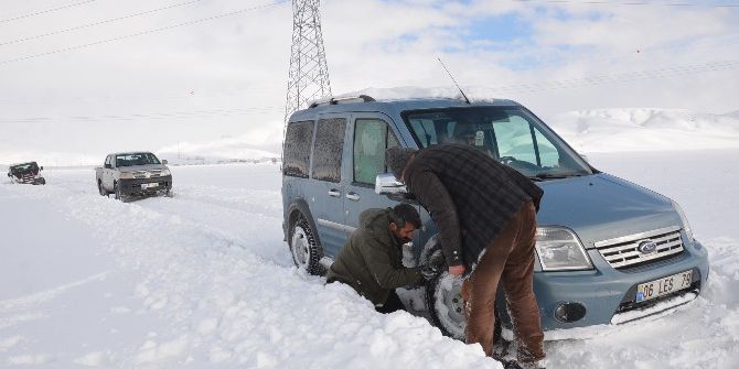 Yüksekova’da Tipiye Yakalanan Vatandaşlar Kurtarıldı