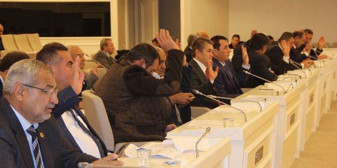 Chp’li Üyelerin Grup Kararı, Belediye Meclis Üyelerini Güldürdü
