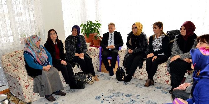 Vali Karaloğlu’nun Eşinden Şehit Ailelerine Ziyaret