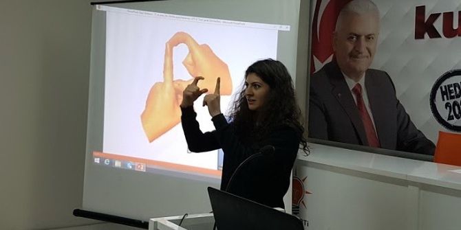 Ak Partili Gençler İşaret Dili Öğreniyor