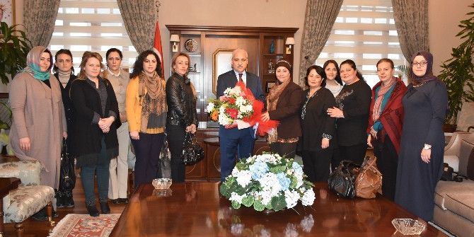 Vali Güvençer Ak Partili Kadınlar Ve Gençleri Ağırladı