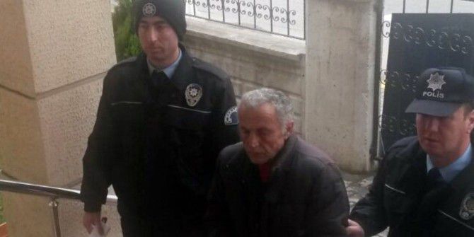 Ev Sahibini Bıçakla Tehdit Edip Tablet Bilgisayar Çaldı