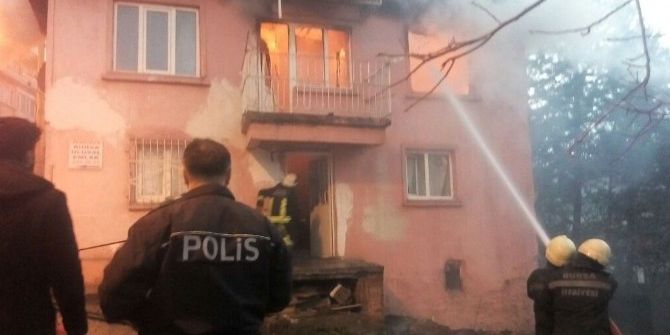Suriyeli Ailenin Kaldığı Ev Alev Alev Yandı