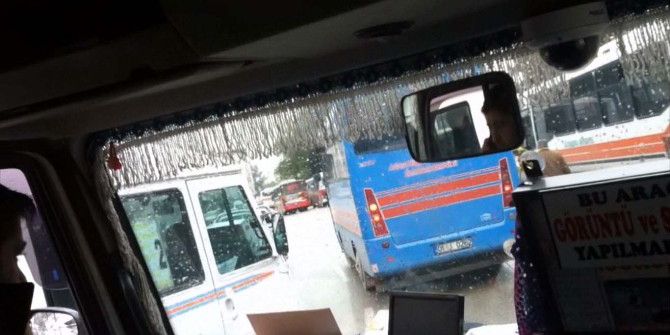Cep Telefonuyla Konuşan Dolmuş Şoförü Yolcuların Canını Hiçe Saydı