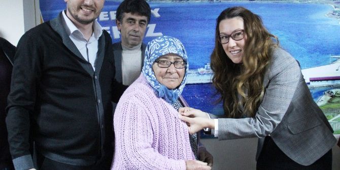 Ak Parti Kepez Belde Başkanlığı Yeni Üyelerine Rozet Taktı