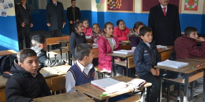 Milli Eğitim Müdürü Ahmet Alagöz’ün Okul Ziyaretleri Sürüyor