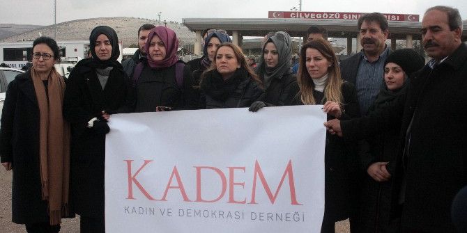 Kadem Halepli Kadın Ve Çocukların Yanında