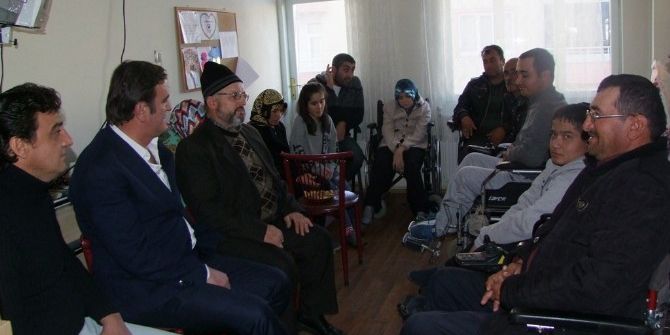 Başkan Gökce’den Engellilere Anlamlı Ziyaret