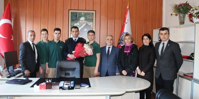 Şehit Abdullah Tayyip Olçok Öğrencilerinden Polise Anlamlı Ziyaret