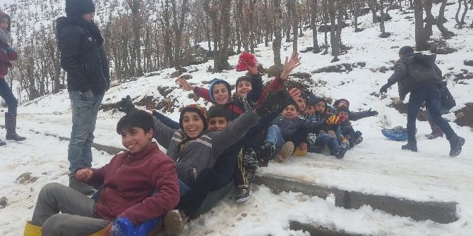 Irak’ın Sıfır Noktasında Çocukların Kar Keyfi