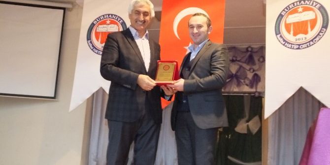 Burhaniye’de ’Namazla Diriliş’ Konulu Seminer İlgi Gördü