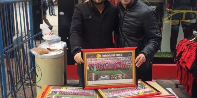 Semih Şentürk, Diriliş Takvimi’nin Satış Standında