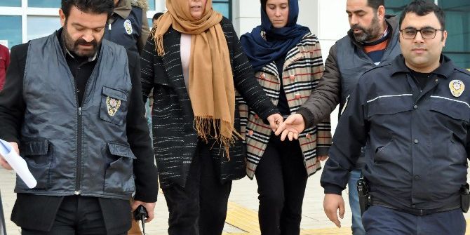 Ev Sahibi Kadının Ağzını Kapatarak Odaya Kilitlediği İddia Edilen 2 Hırsızlık Zanlısı Kadın, Polise Yakalandı