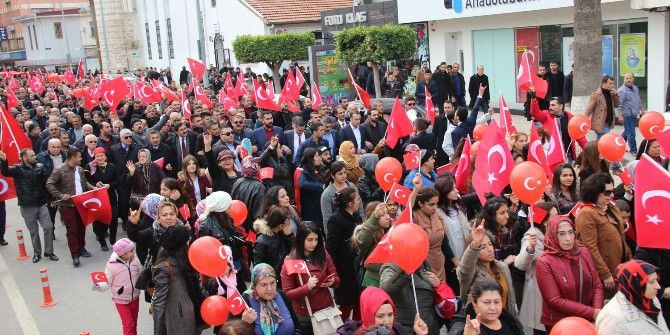 İskenderun’da Teröre Lanet, Şehitlere Saygı Yürüyüşü