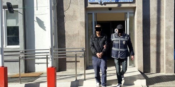 Kadının Elinden Cep Telefonu Çalan Şüpheli Yakalandı