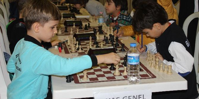 İhlas Koleji’nde Düzenlenen Santranç Turnuvası Başladı