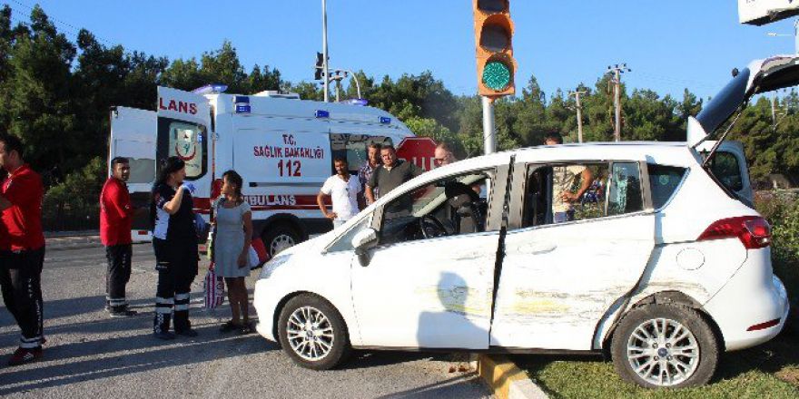 Çanakkale’de Trafik Kazası: 3 Yaralı