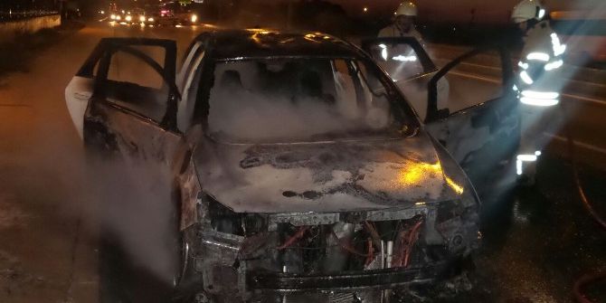 Seyir Halinde Olan Otomobil Alev Aldı