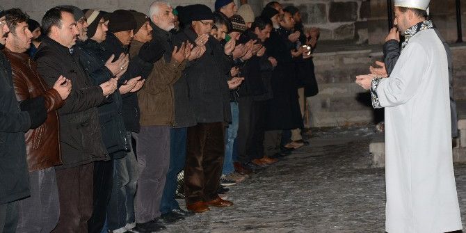 Aksaray’da Şehitler İçin Gıyabi Cenaze Namazı Kılındı