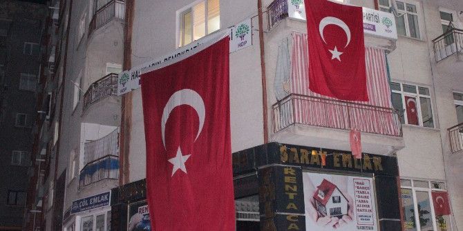 Kırşehir’de Hdp Binasına Terör Operasyonu: 22 Gözaltı