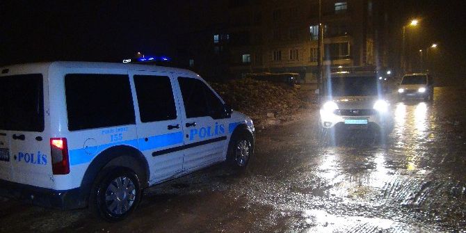 Aşkını Toprağa Gömdü