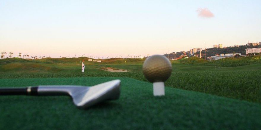 Dünyanın İlk Denizden Dolgu Golf Sahası Açıldı