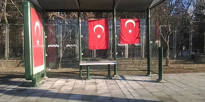 Patlamanın Meydana Geldiği Durağa Türk Bayrakları Asıldı