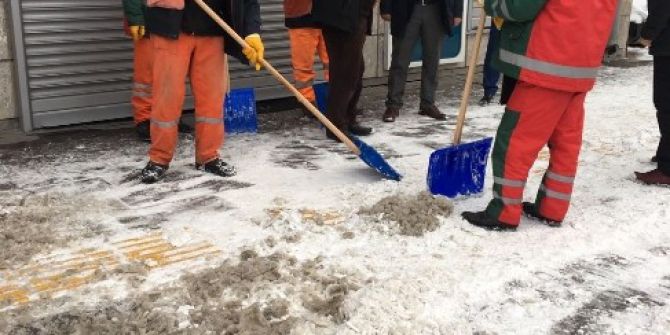 Van Büyükşehir Belediyesinden Kar Seferberliği